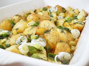 cartofi noi cu ceapa verde si marar