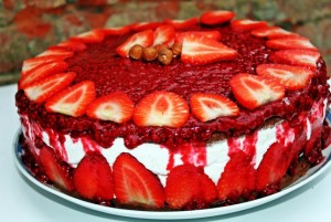 tort cu capsuni