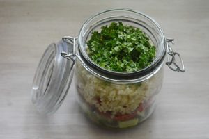 Salata to go cu cuscus2