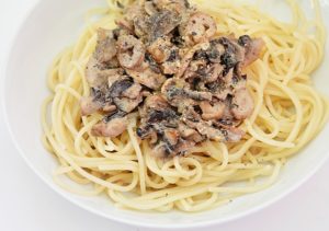 spaghete cu sos de ciuperci