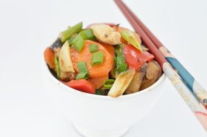 pui cu legume la wok