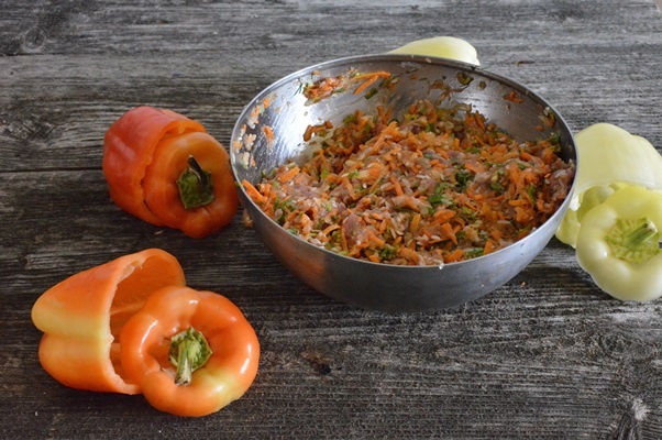 Ardei umpluti la Crock Pot
