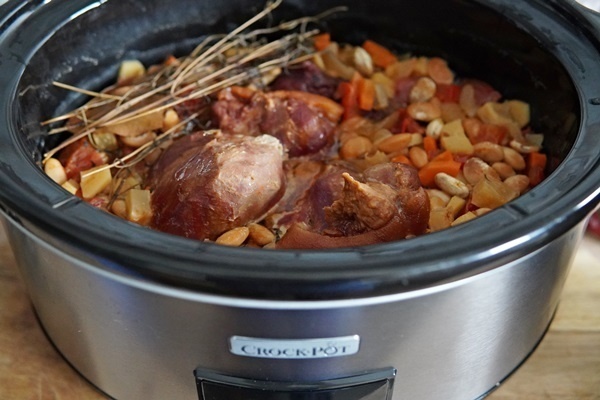 Fasole cu ciolan la slow cooker