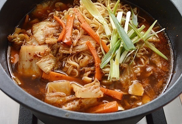 Supa ramen cu kimchi