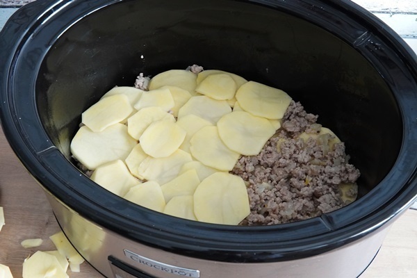 Musaca de cartofi la Crock Pot