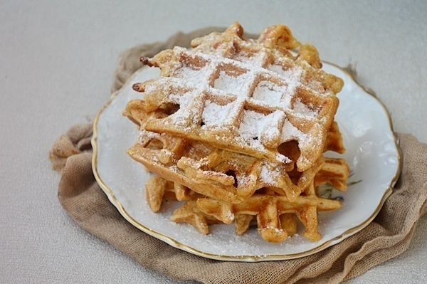 waffles cu mere si scortisoara