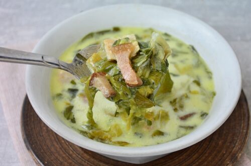 Ciorba de salata cu afumatura si lapte