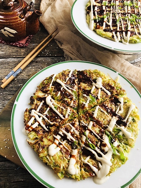 Clatita japoneza cu varza Okonomiyaki