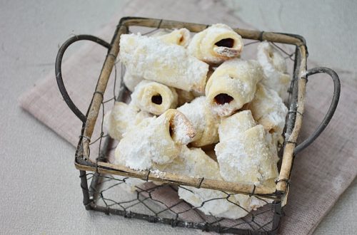 Cornulete fragede cu untura si marmelada