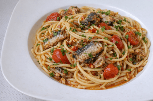 Spaghete cu sardine din conserva