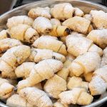 cornulete fragede cu magiun si nuca